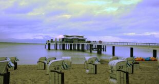 Scharbeutz am frühen Morgen mit ruhigem Strand und Ostsee