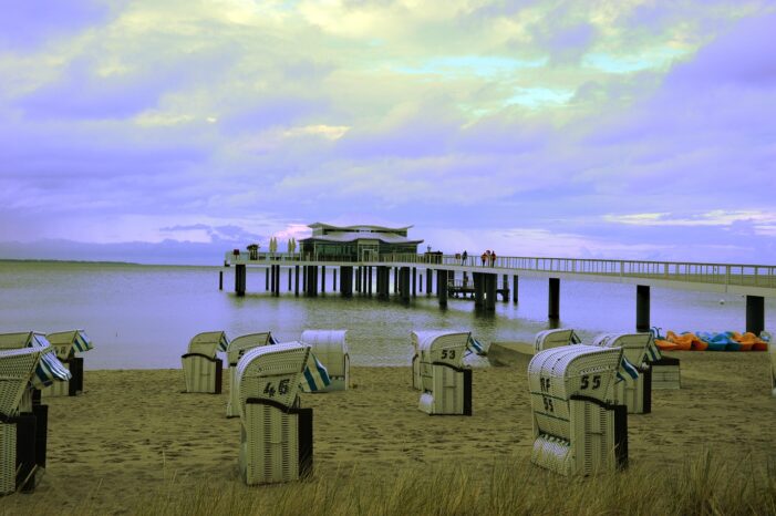 Scharbeutz am frühen Morgen mit ruhigem Strand und Ostsee