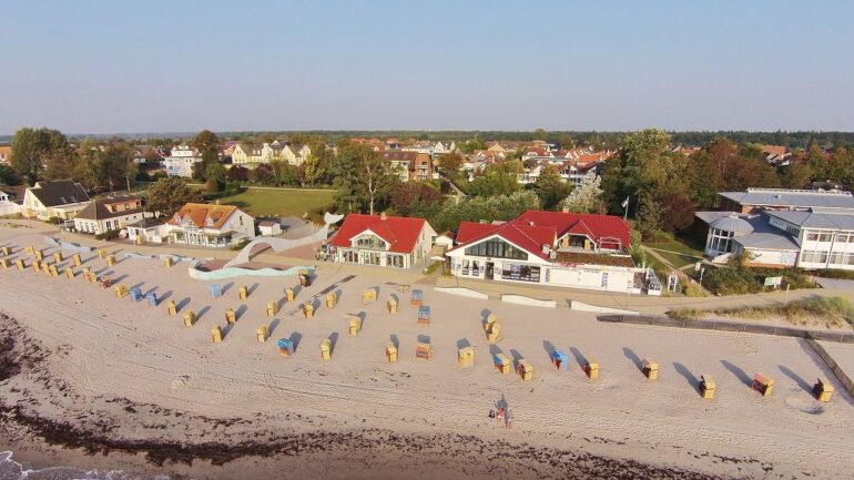 Weißenhäuser Strand an einem stillen Tag außerhalb der Hauptsaison