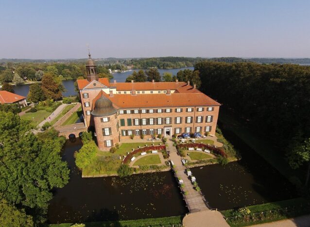 Historisches Gebäude nahe Weißenhäuser Strand